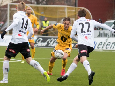 Trond Olsen var Glimts beste mot Odd. Kollega Kristian Brix på venstrebacken er i tvil om hvordan Glimt skal spille. Foto: Per Inge Johnsen.