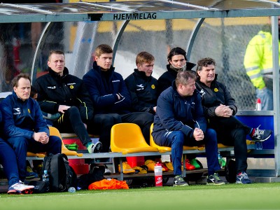 Bodø/Glimts trener Jan Halvor Halvorsen (t.h.) på innbytterbenken under eliteseriekampen i fotball mellom Bodø/Glimt og Strømsgodset på Aspmyra stadion. Foto: Jon Olav Nesvold / NTB scanpix