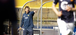 Bodø/Glimts trener Jan Halvor Halvorsen dirigerer heftig på sidelinja under eliteseriekampen mellom Bodø/Glimt og Viking på Aspmyra Stadion. Kampen endte 0-3. Foto: Mats Torbergsen / NTB scanpix