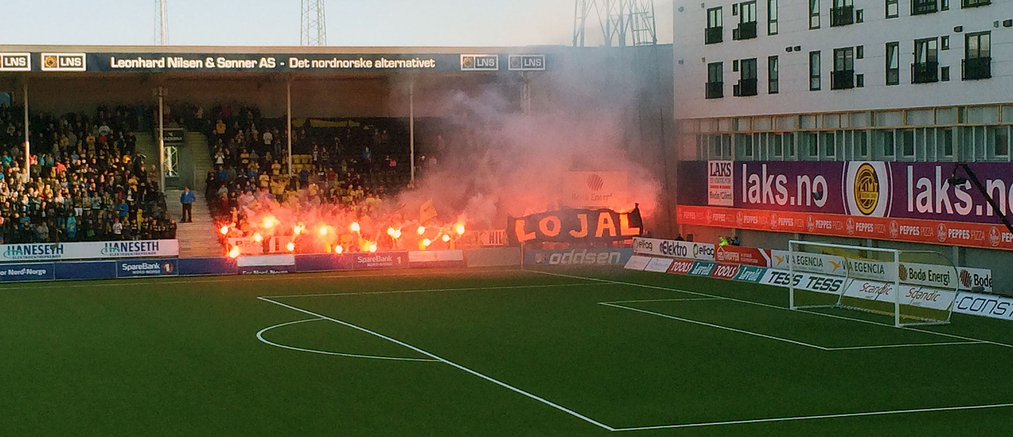 Søndagens tifo sett fra SNN-tribunen rett før Bodø/Glimt knuste serielederen: