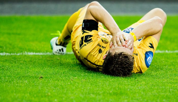 . Eliteserien fotball 2016: Vålerenga-Bodø/Glimt (1-1). Glimt-kaptein Thomas Jacobsen ligger nede under eliteseriekampen mellom Vålerenga og Bodø/Glimt på Ullevaal stadion. Foto: Vegard Wivestad Grøtt / NTB scanpix